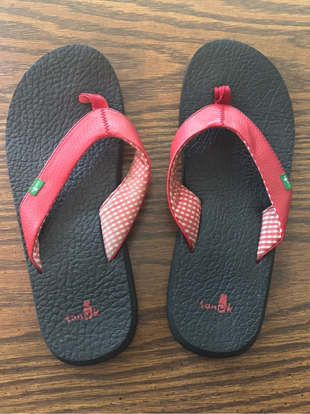 Sanuk Women's Yoga Mat flip flops with red strap - Picture 2 of 3